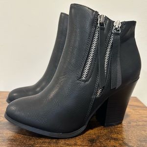 Journee Collection Valley Black Bootie NWT Size 6.5